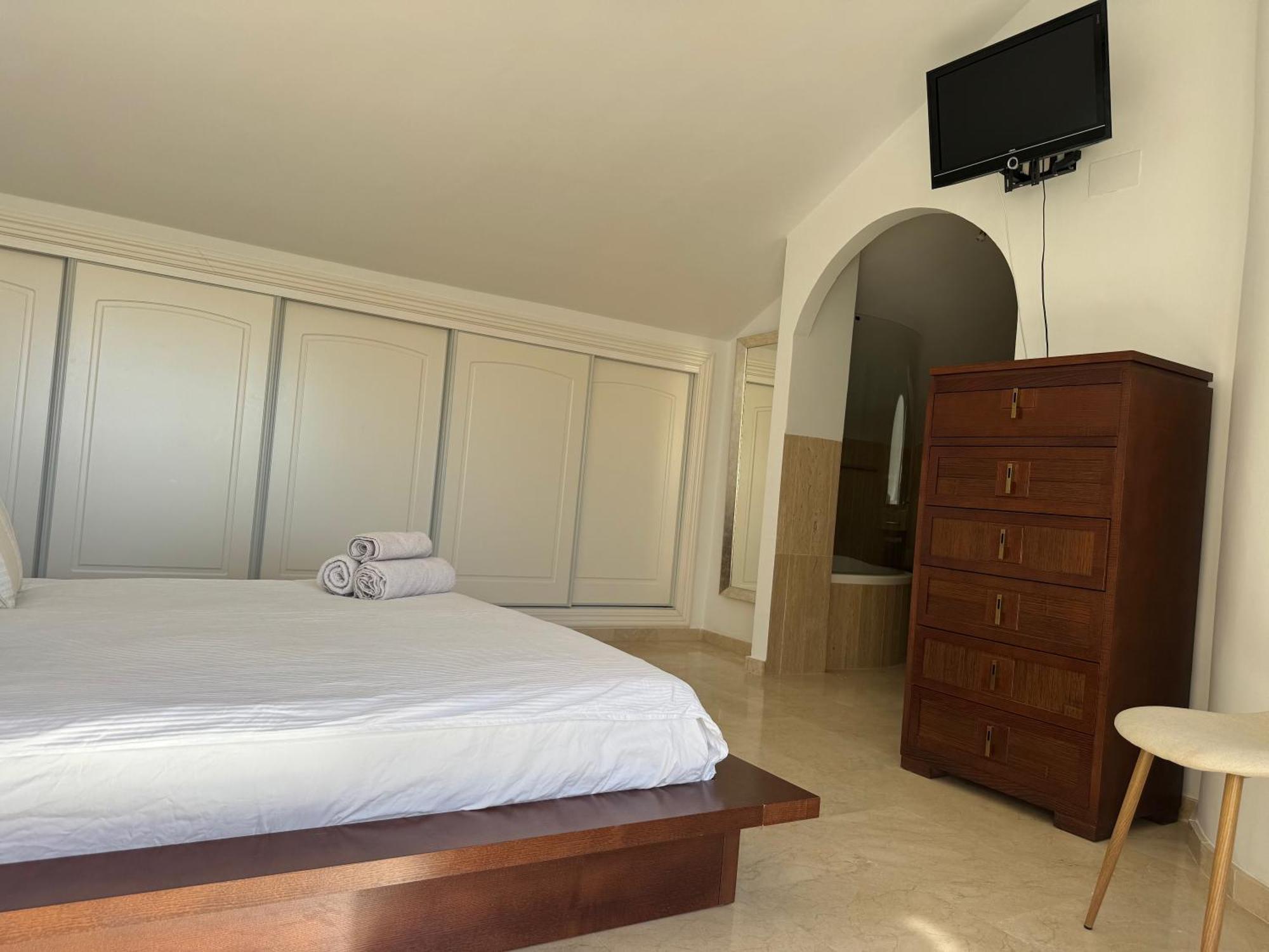 Appartamento Piso-lechuza Elviria 2 Bedroom Penthouse-maisonette In Elviria-marbella- Urb Jardines De Santa Maria Golf
