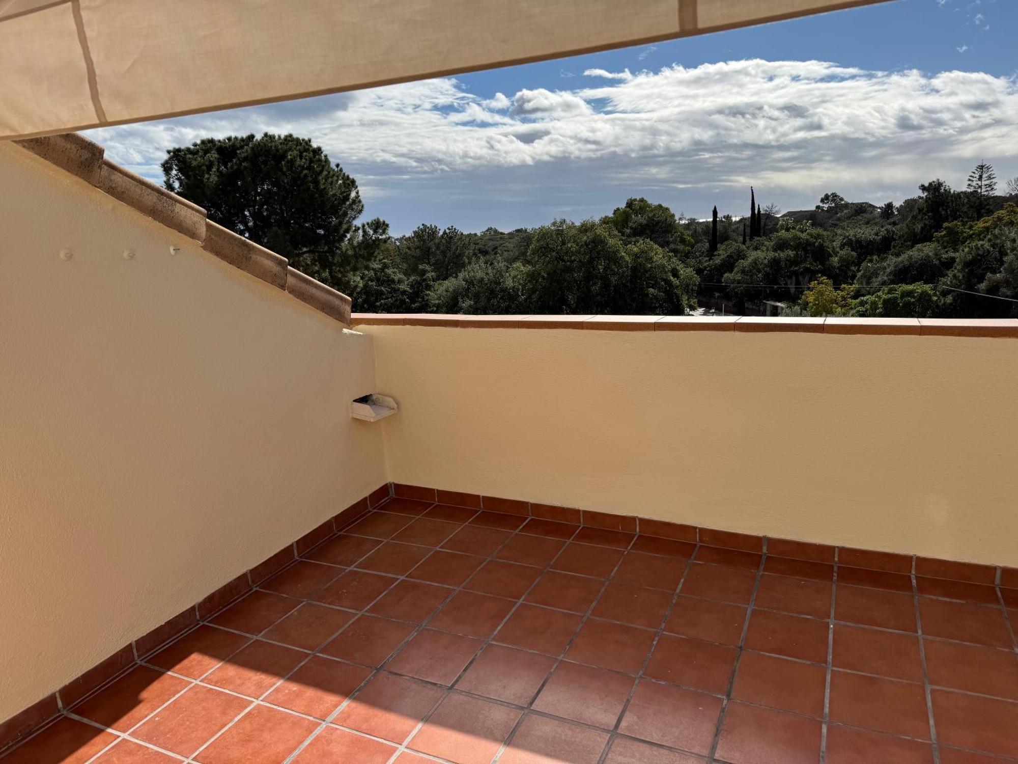 Piso-lechuza Elviria 2 Bedroom Penthouse-maisonette In Elviria-marbella- Urb Jardines De Santa Maria Golf Marbella