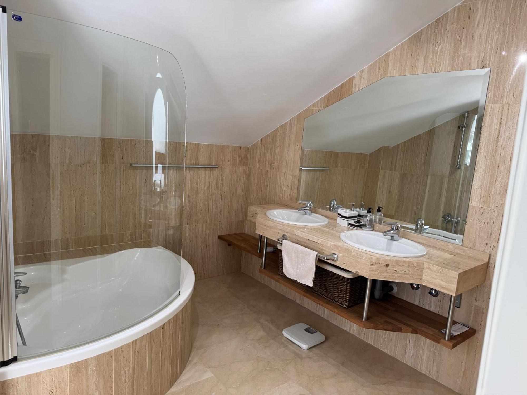 Piso-lechuza Elviria 2 Bedroom Penthouse-maisonette In Elviria-marbella- Urb Jardines De Santa Maria Golf Apartment *