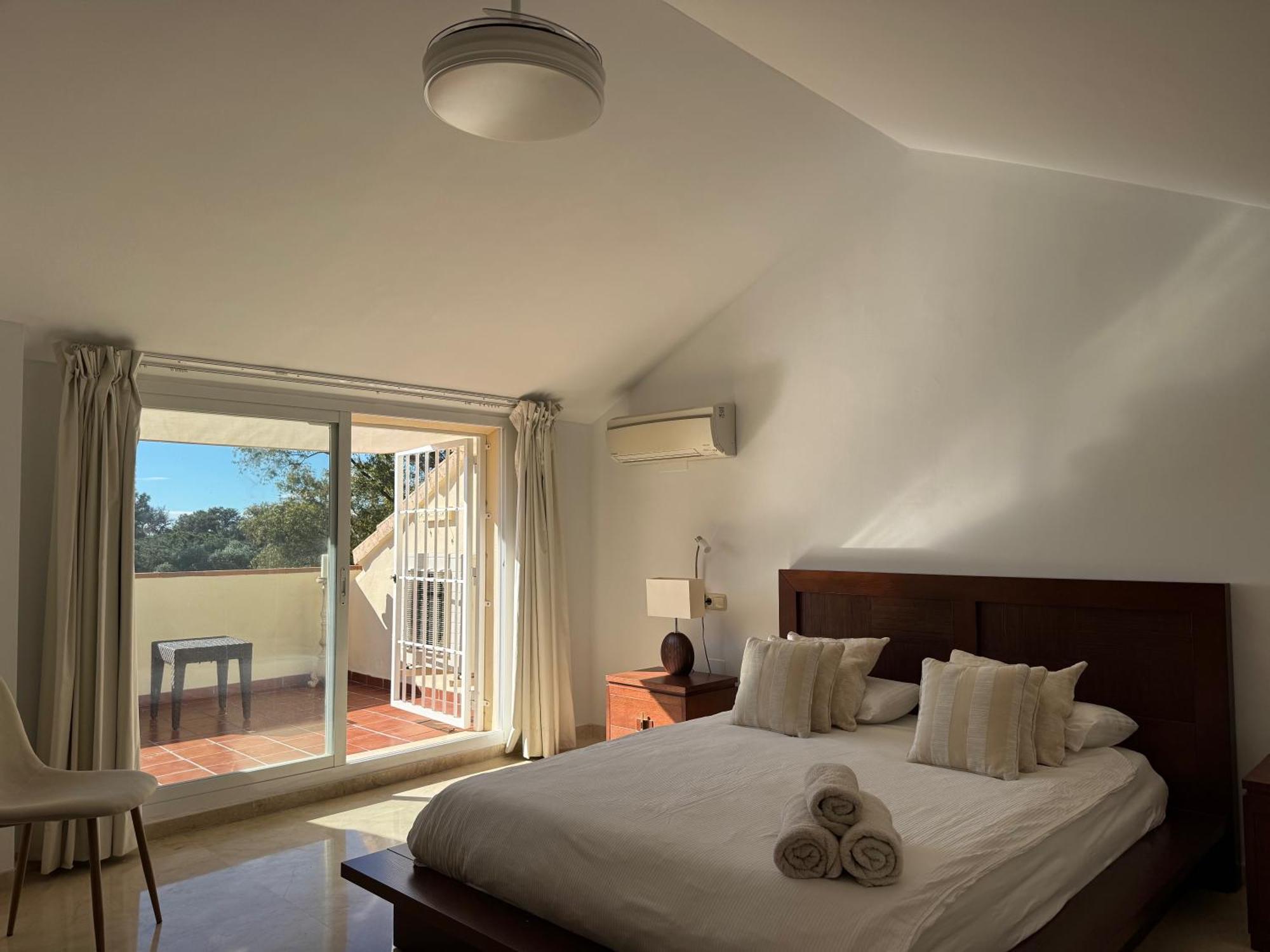 Piso-lechuza Elviria 2 Bedroom Penthouse-maisonette In Elviria-marbella- Urb Jardines De Santa Maria Golf