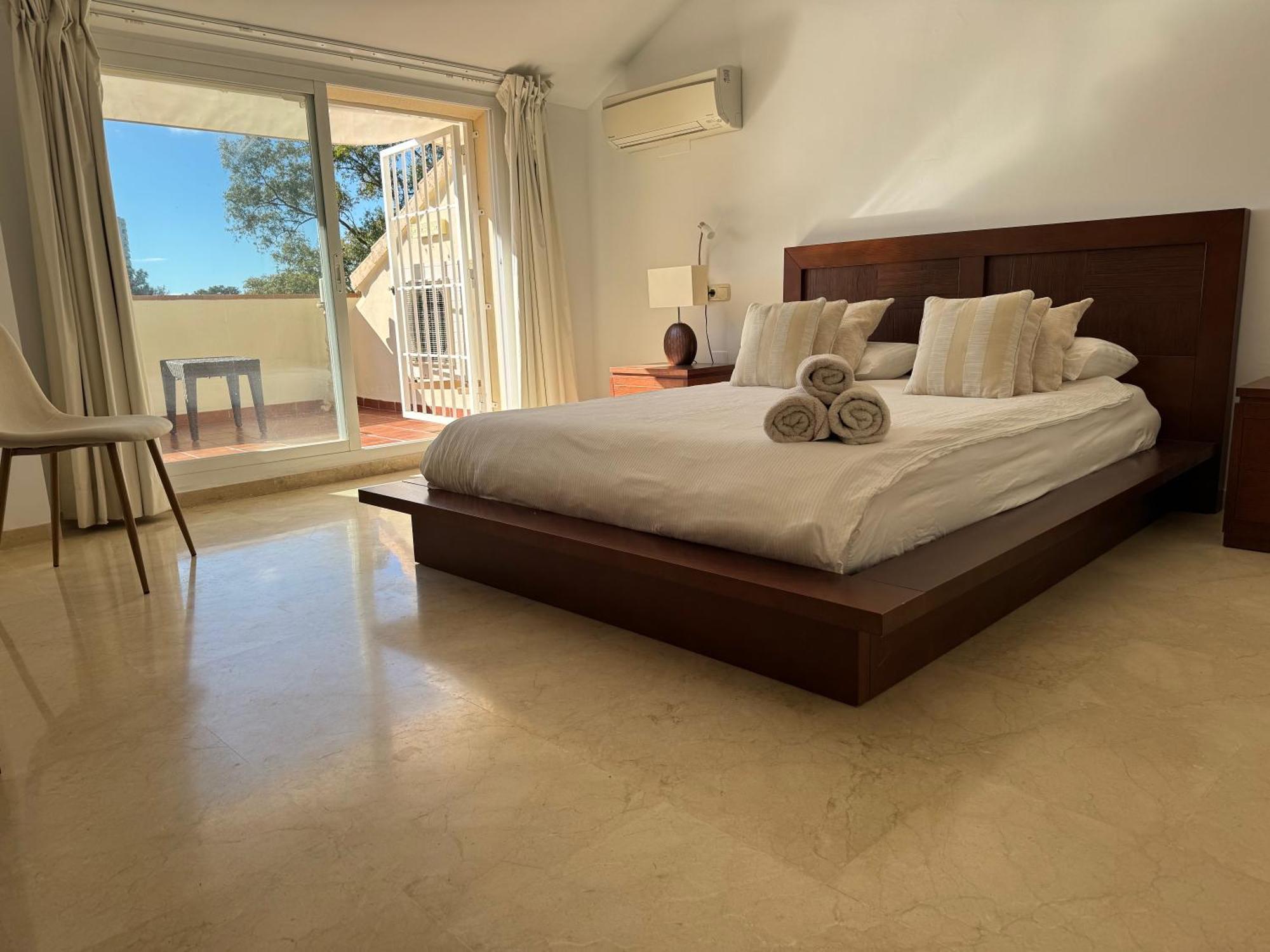 Piso-lechuza Elviria 2 Bedroom Penthouse-maisonette In Elviria-marbella- Urb Jardines De Santa Maria Golf Marbella