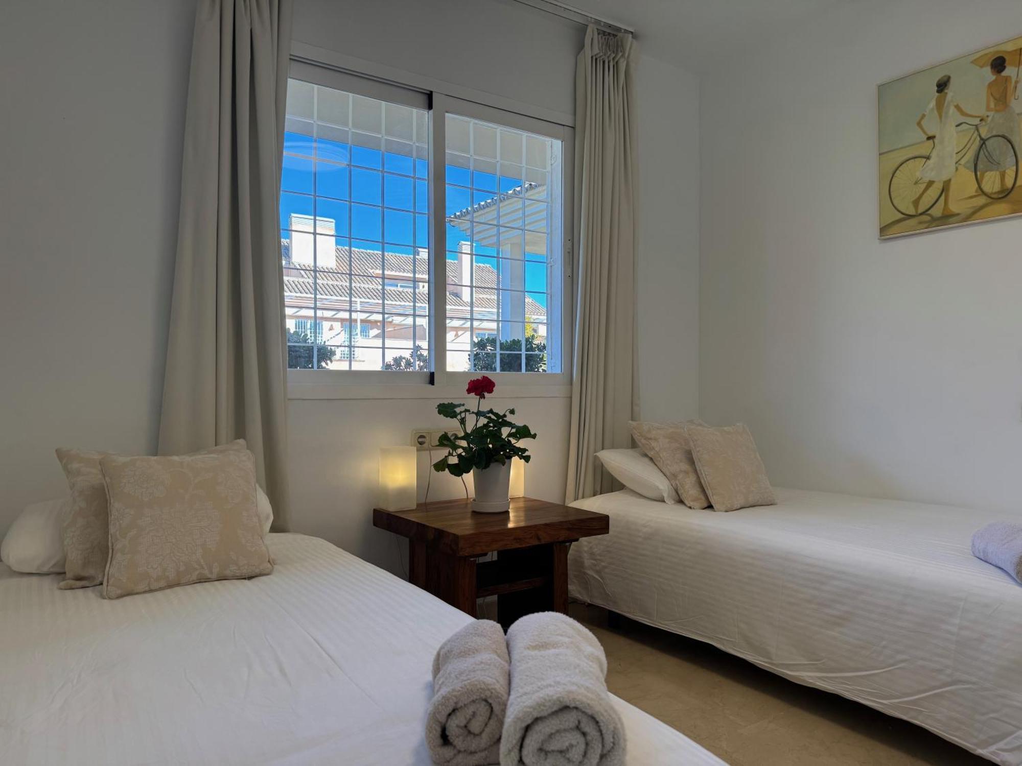 Piso-lechuza Elviria 2 Bedroom Penthouse-maisonette In Elviria-marbella- Urb Jardines De Santa Maria Golf Apartment